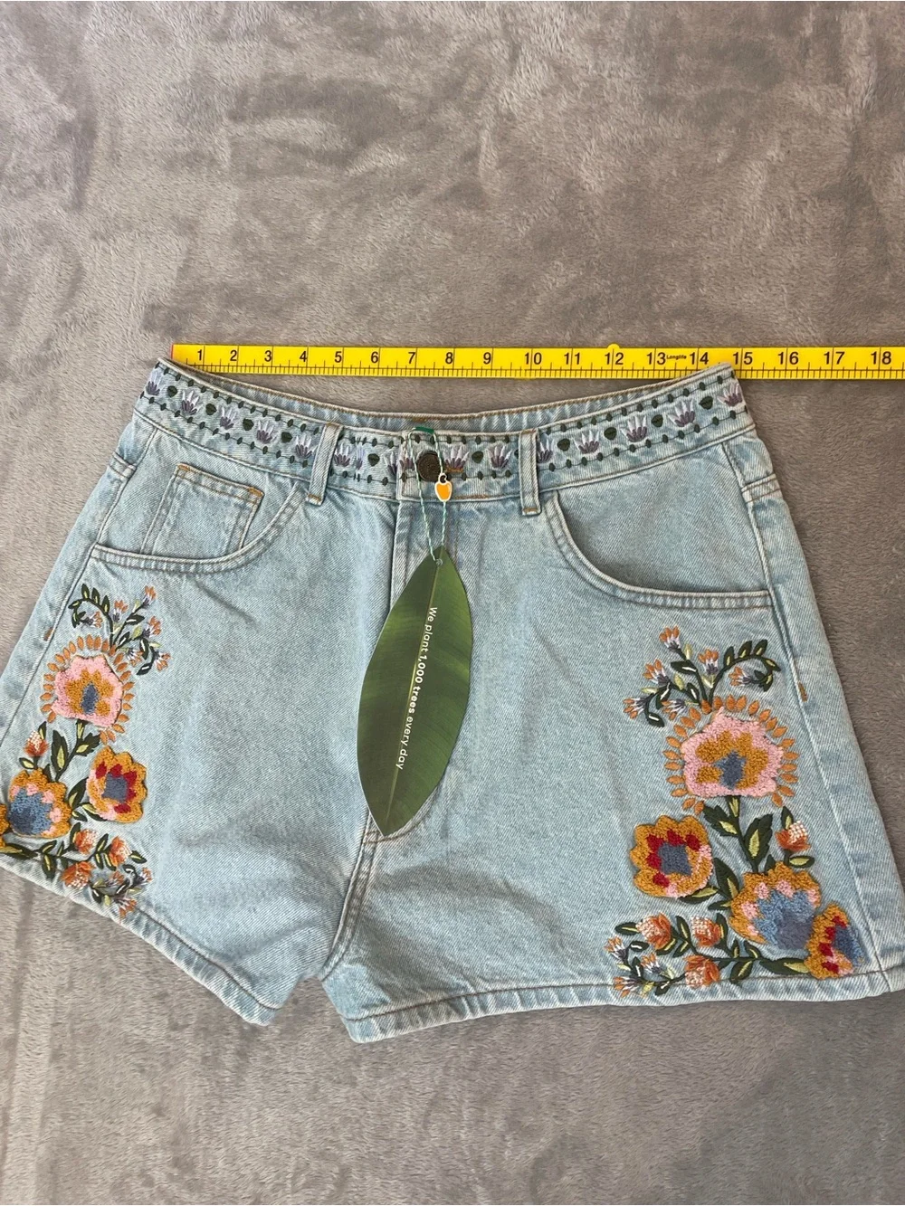 FARM Rio Light Blue Denim Shorts with Multicolor Floral Embroidery Size 31 NWT - Picture 2 of 9